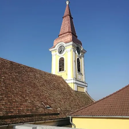 Templomos Zarandokhaz אכסניה *