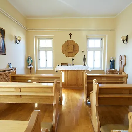 אכסניה Templomos Zarandokhaz